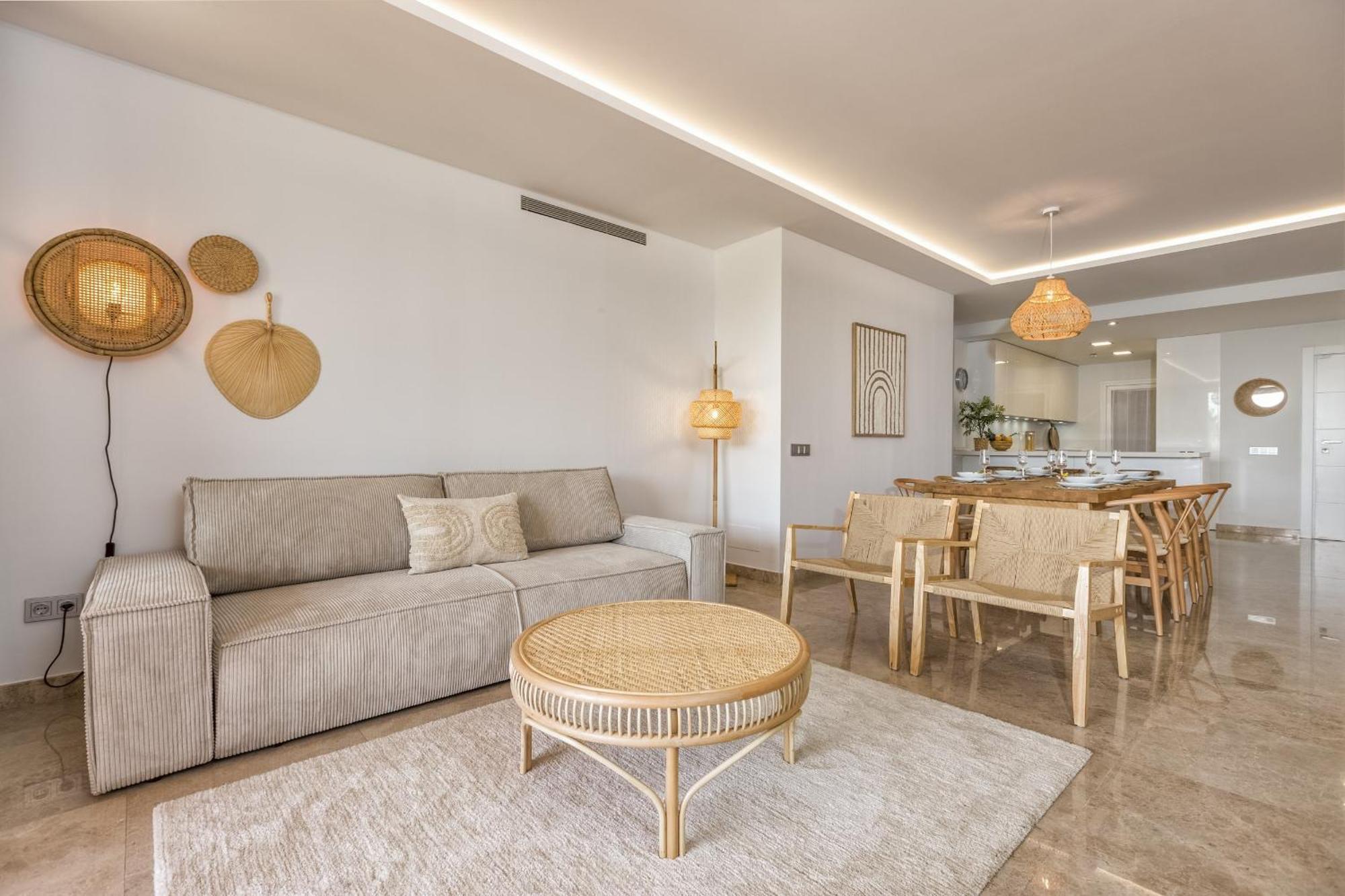 Vivi Homes - Boho Sunrise Alminar Pool, Garden & Terrace Apartamento Marbella